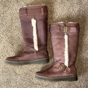Bearpaw knee high brown boots. Size 8